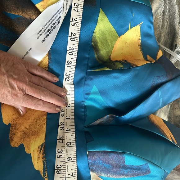 NWT Kay Unger Carolina Floral Printed Mikado Halter Gown In Lake Blue - Picture 8 of 8